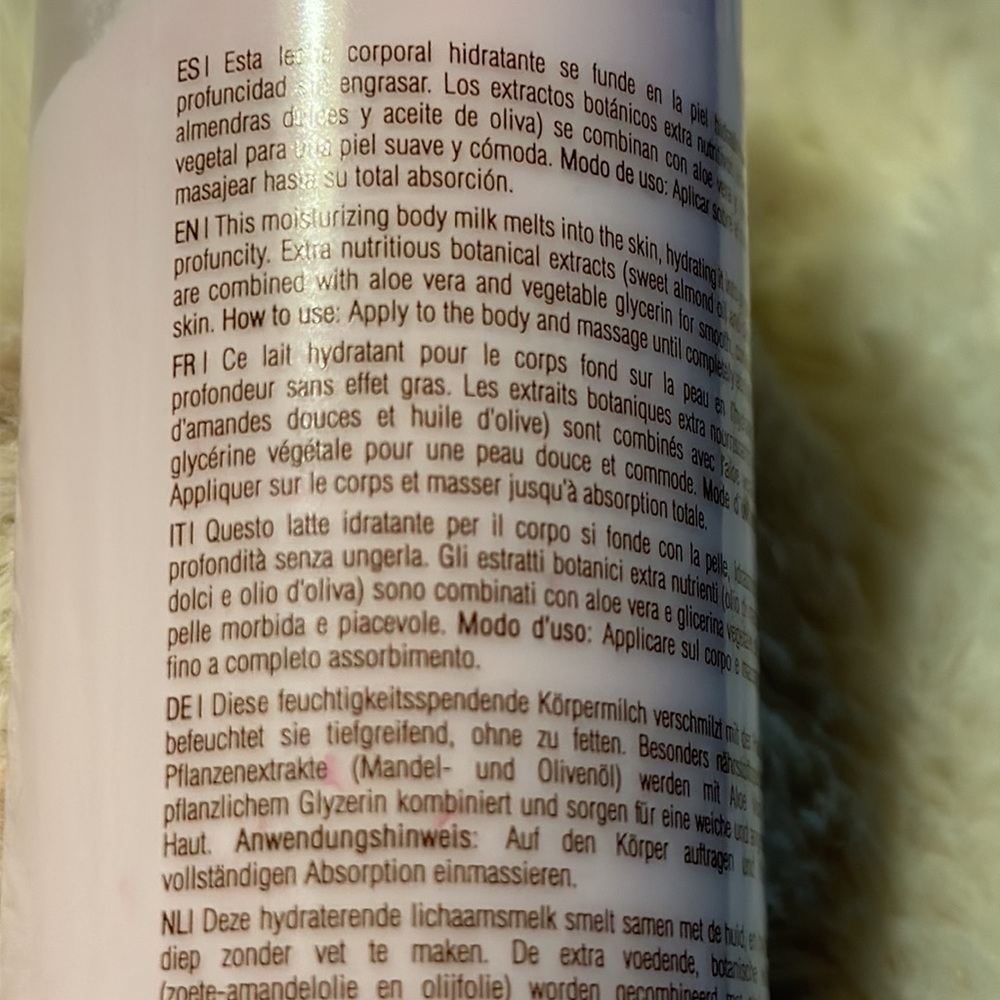 Kueshi Naturals Strawberry Body Milk 200ml - Picture 3 of 5